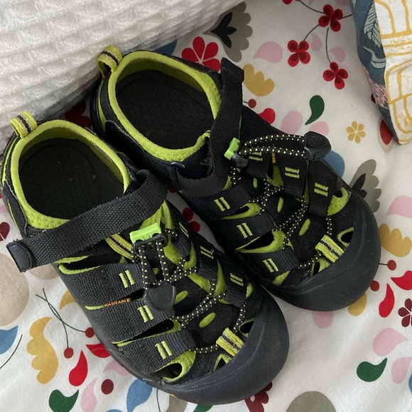 Keen sandals black and lime green size kids 1 - Picture 2 of 7